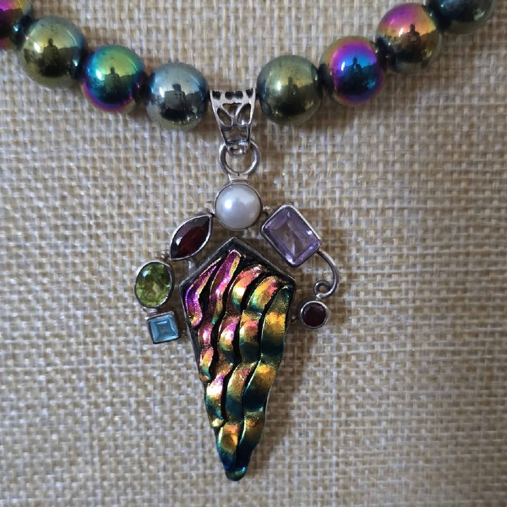 Iridescent hematite Blue and Green Artistic Pendant Necklace NWOT - Picture 4 of 6